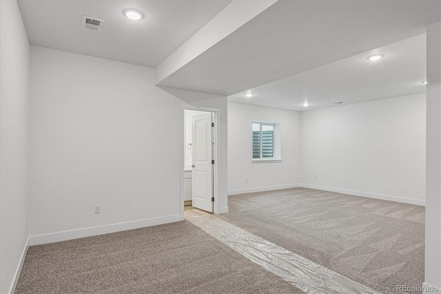 Spacious, unfurnished interior of a new home in The Summit at Meridian, Englewood (Image 22).