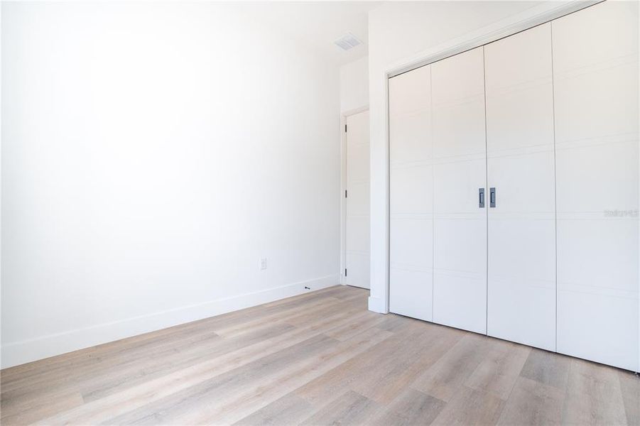Spacious, unfurnished interior of a new home in , Homosassa (Image 23).