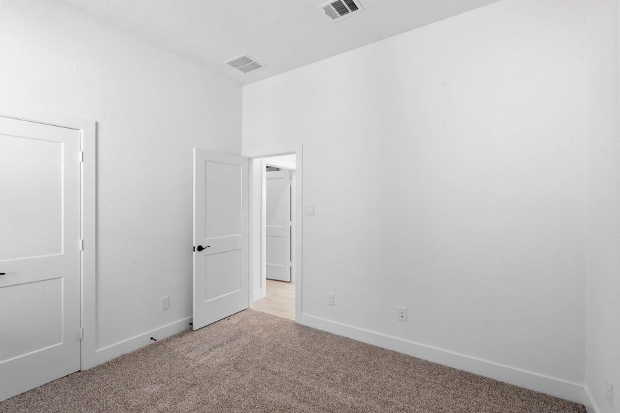 Spacious, unfurnished interior of a new home in Wildrye, Waller (Image 23).