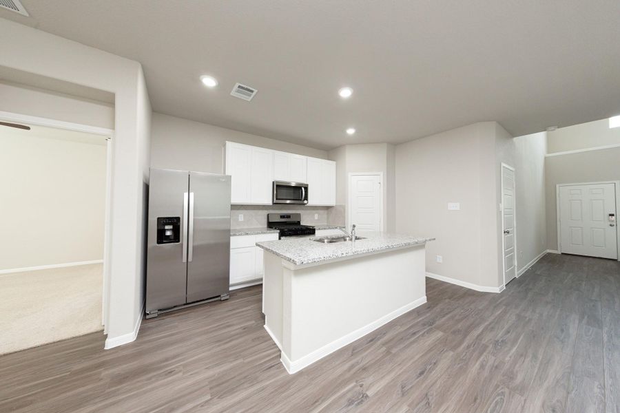 Furnished interior view inside a new home in Mackenzie Creek, Conroe (Image 6).
