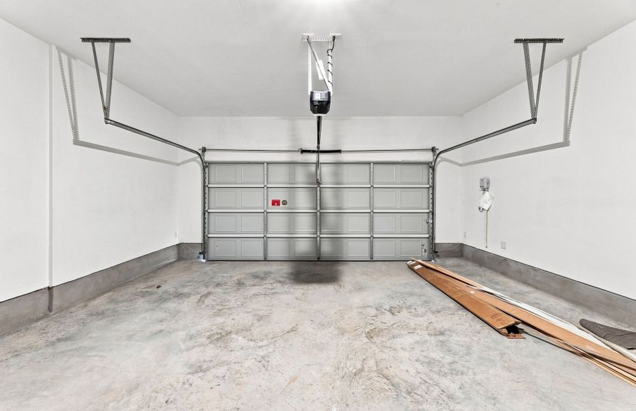 Spacious, unfurnished interior of a new home in Saddleback at Santa Rita Ranch, Liberty Hill (Image 37).