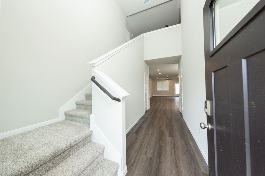 Spacious, unfurnished interior of a new home in River's Edge, Conroe (Image 9). Spacious, unfurnished interior of a new home in River's Edge, Conroe (Image 9).