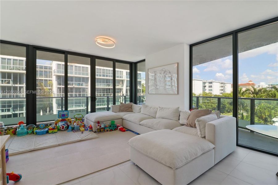 Furnished interior view inside a new home in Alana Bay Harbor Islands, Bal Harbour (Image 20).