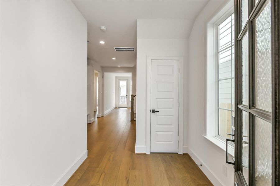 Spacious, unfurnished interior of a new home in Reserve in Memorial, Houston (Image 41).