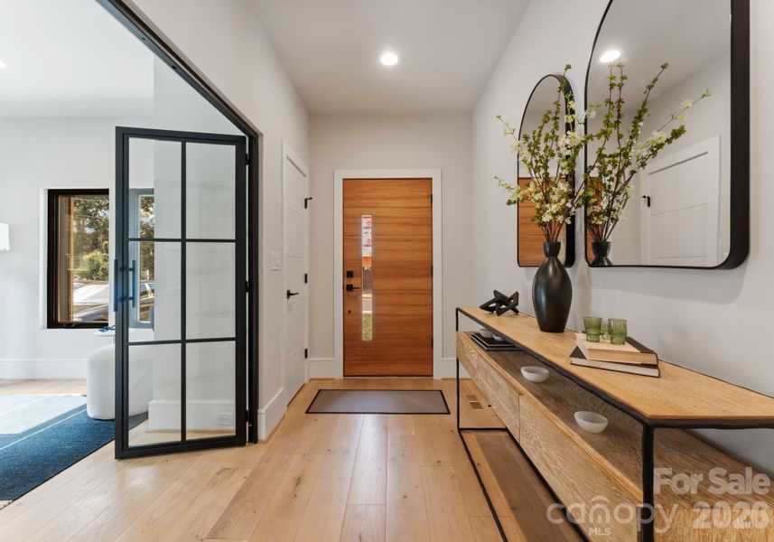 Photo is a representation of similar property Photo is a representation of similar property