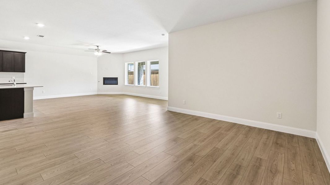 Spacious, unfurnished interior of a new home in Silverado, Aubrey (Image 7).