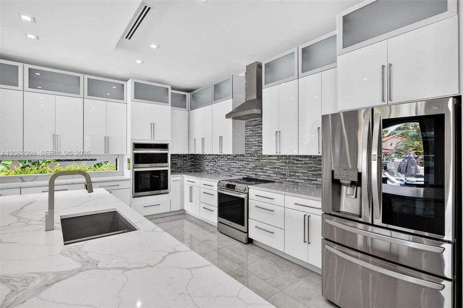 Chef's kitchen w/ counter seating, quartz waterfalls, 2 ovens, pot filler, tons of storage, KraftMaid cabinets