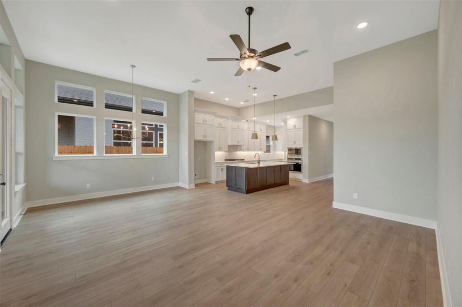 Spacious, unfurnished interior of a new home in Elyson - Reserve Collection, Katy (Image 20).