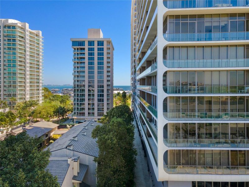 Condo located in Miami, FL showcasing its design and architecture (Image 30).