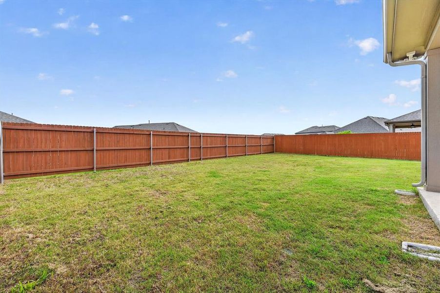 Exterior details and patio area of a home in , Crandall (Image 3).