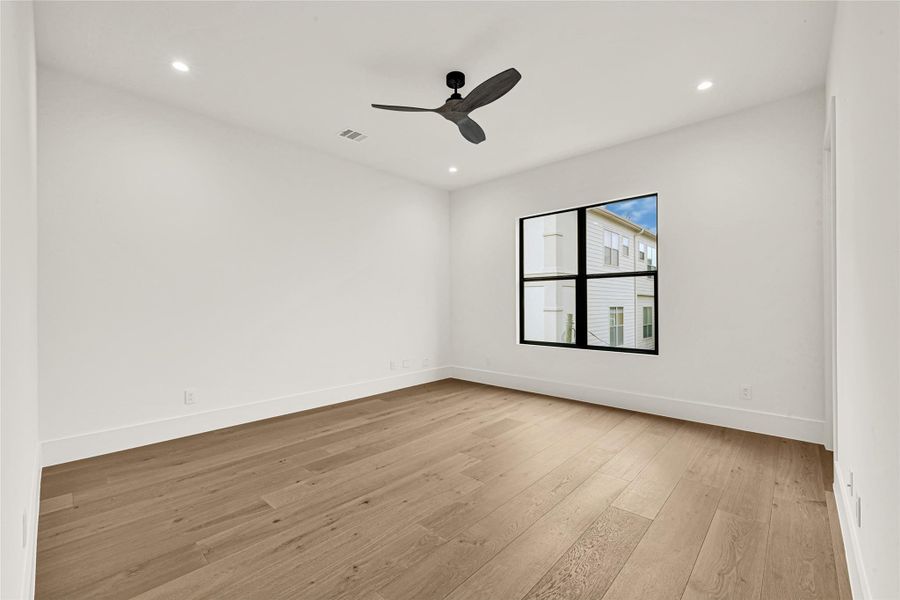 Spacious, unfurnished interior of a new home in , Houston (Image 23).