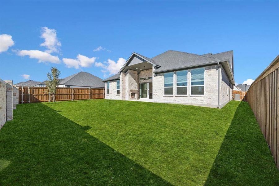 25-237Bee_025 25-237Bee_025