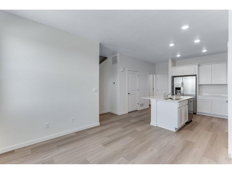 Spacious, unfurnished interior of a new home in Vista Meadows, Fort Lupton (Image 19).