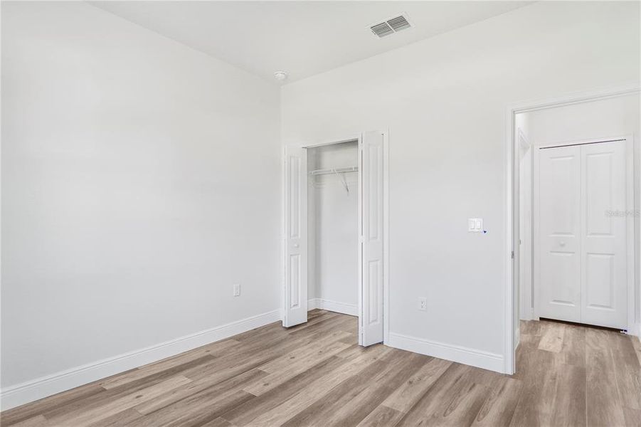 Spacious, unfurnished interior of a new home in , Ocala (Image 17).