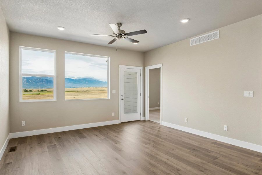 Spacious, unfurnished interior of a new home in The Trails at Aspen Ridge, Colorado Springs (Image 11).