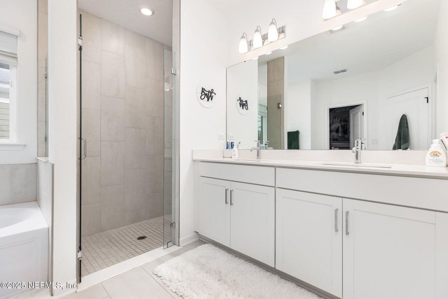 Furnished interior view inside a new home in Hyland Trail, Green Cove Springs (Image 31). Furnished interior view inside a new home in Hyland Trail, Green Cove Springs (Image 31).