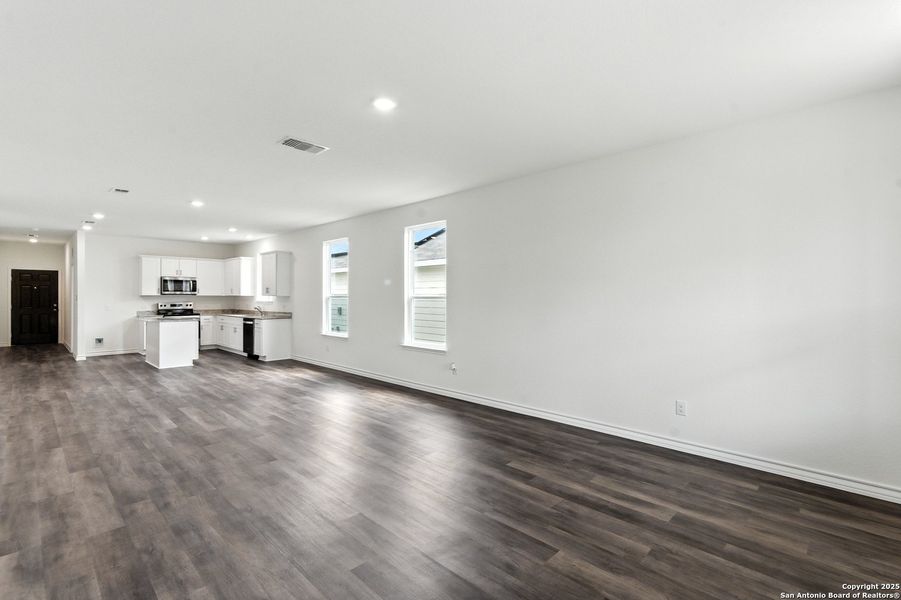 Spacious, unfurnished interior of a new home in The Overlook at Creekside, New Braunfels (Image 13). Spacious, unfurnished interior of a new home in The Overlook at Creekside, New Braunfels (Image 13).