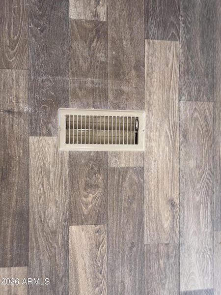 Floor vent