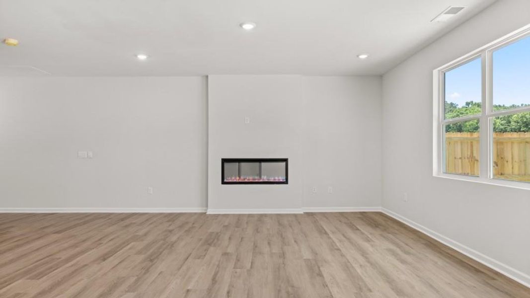 Spacious, unfurnished interior of a new home in Village at Pine Valley, Gainesville (Image 23).