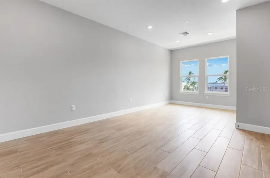 Spacious, unfurnished interior of a new home in Seahaven, Punta Gorda (Image 17).