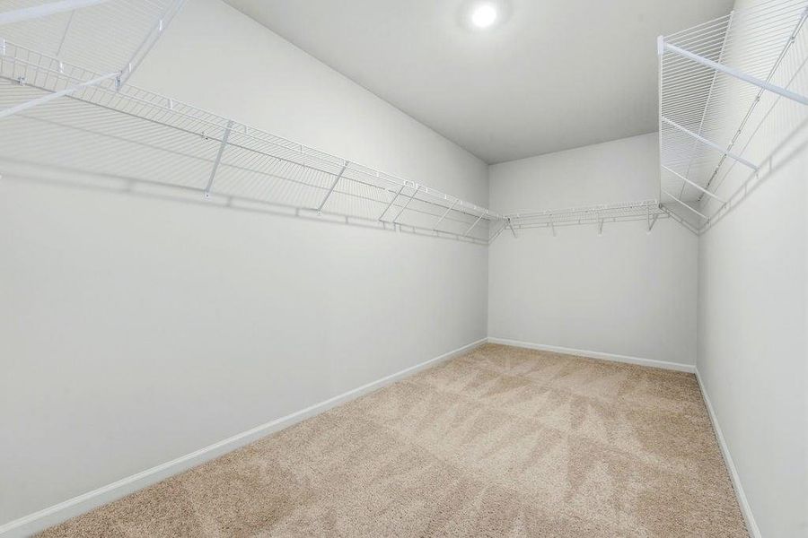 Spacious, unfurnished interior of a new home in Creekside Landing, Dallas (Image 12).
