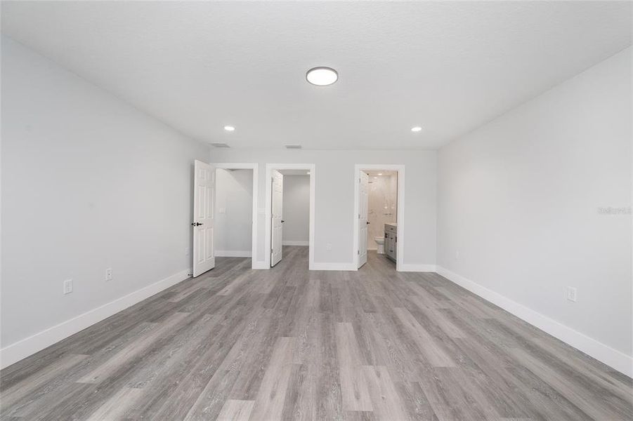 Spacious, unfurnished interior of a new home in , Dunnellon (Image 25).