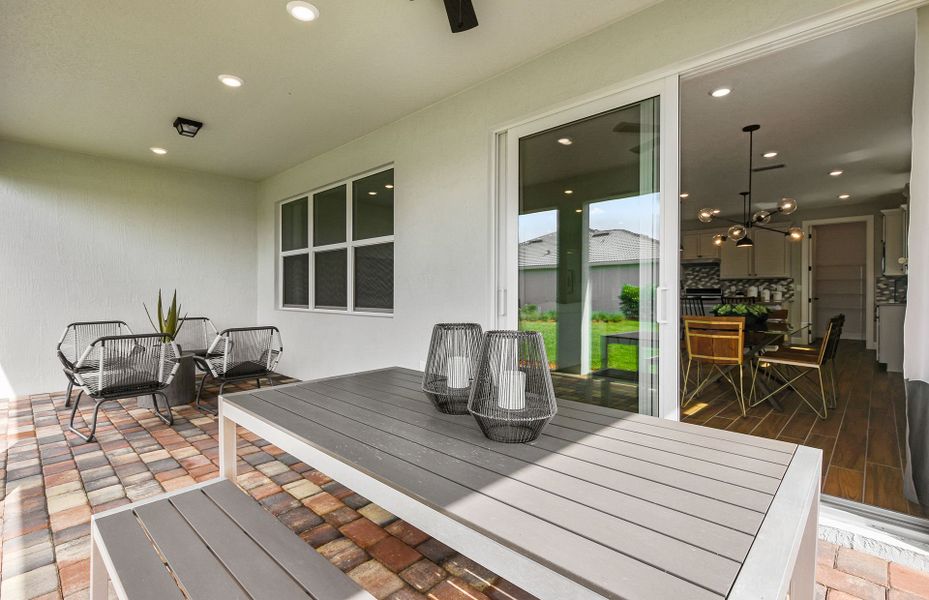 Lanai, perfect for outdoor living