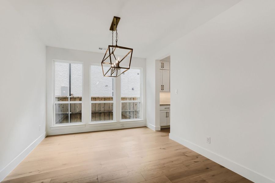 2611 Acie - Dining Area