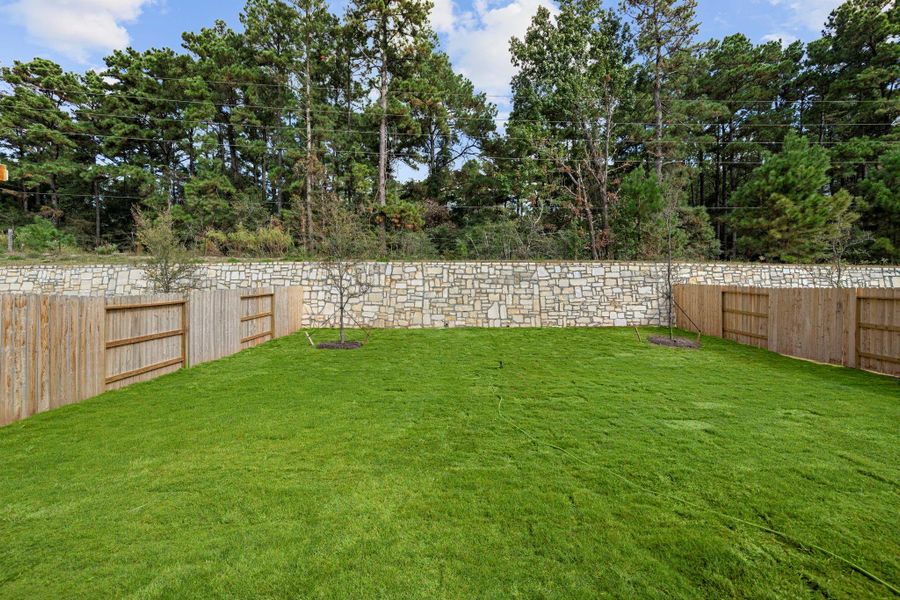 Exterior details and patio area of a home in Westridge Cove, Conroe (Image 4).