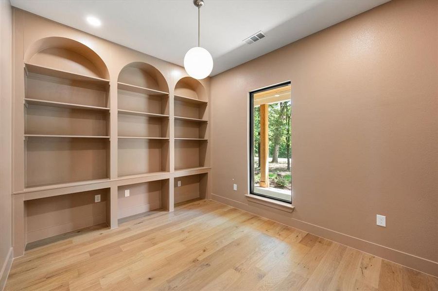 Spacious, unfurnished interior of a new home in , Corsicana (Image 29).