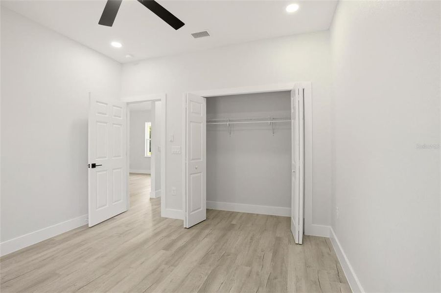 Spacious, unfurnished interior of a new home in , Sebring (Image 24).