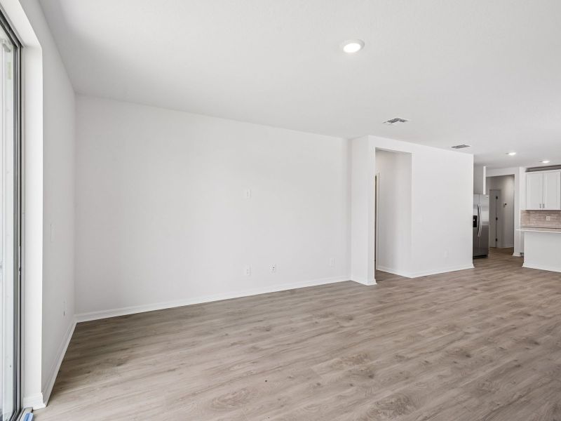 Spacious, unfurnished interior of a new home in Hamilton Bluff - Classic Series, Haines City (Image 8).