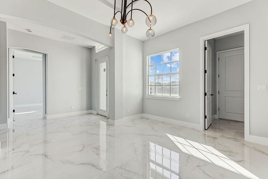 5DM40111_2_3_4_5Interior01