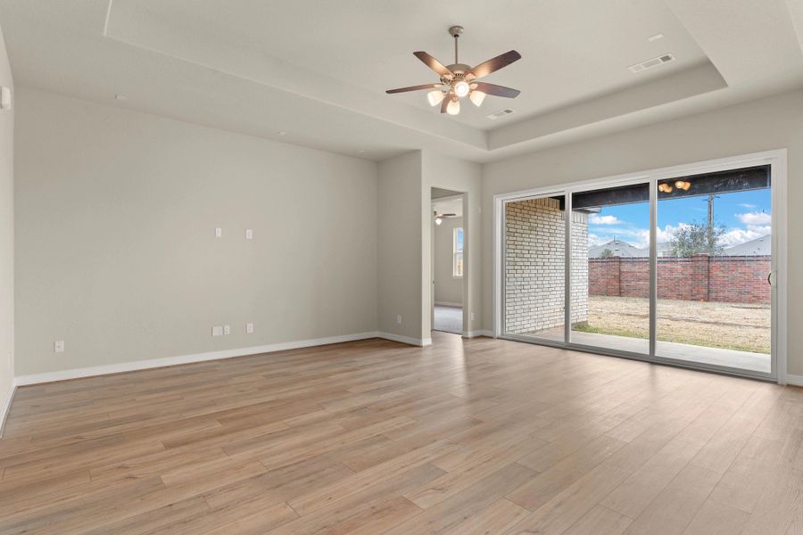 Spacious, unfurnished interior of a new home in Sunterra Lakes, Brookshire (Image 11). Spacious, unfurnished interior of a new home in Sunterra Lakes, Brookshire (Image 11).