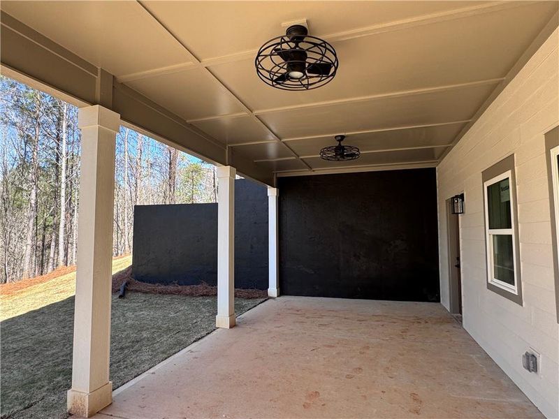 Exterior details and patio area of a home in , Bremen (Image 15).