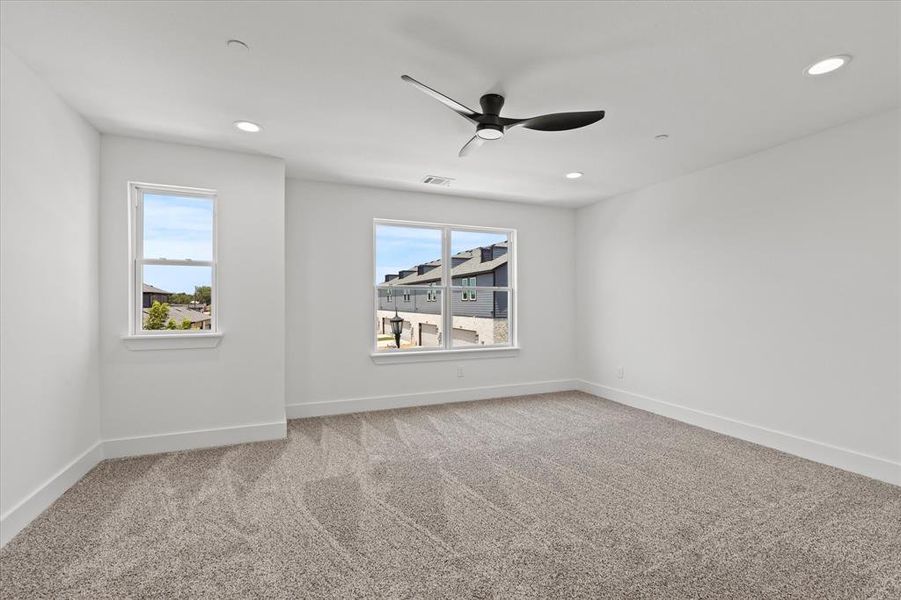 Spacious, unfurnished interior of a new home in , Rowlett (Image 14).