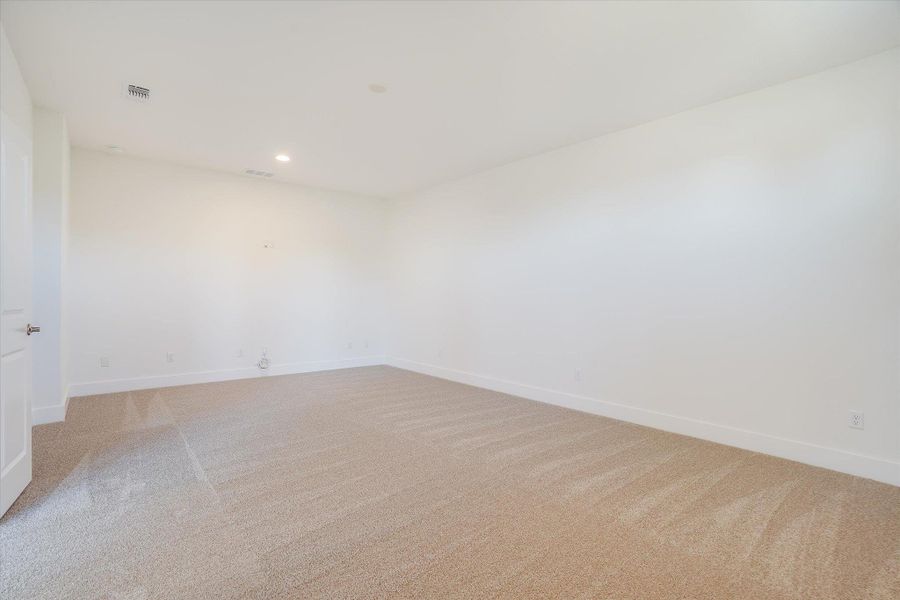 Spacious, unfurnished interior of a new home in Leander Estates, Leander (Image 25).