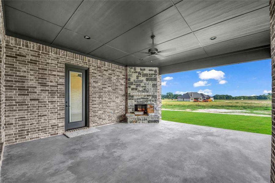 Exterior details and patio area of a home in , Decatur (Image 3).