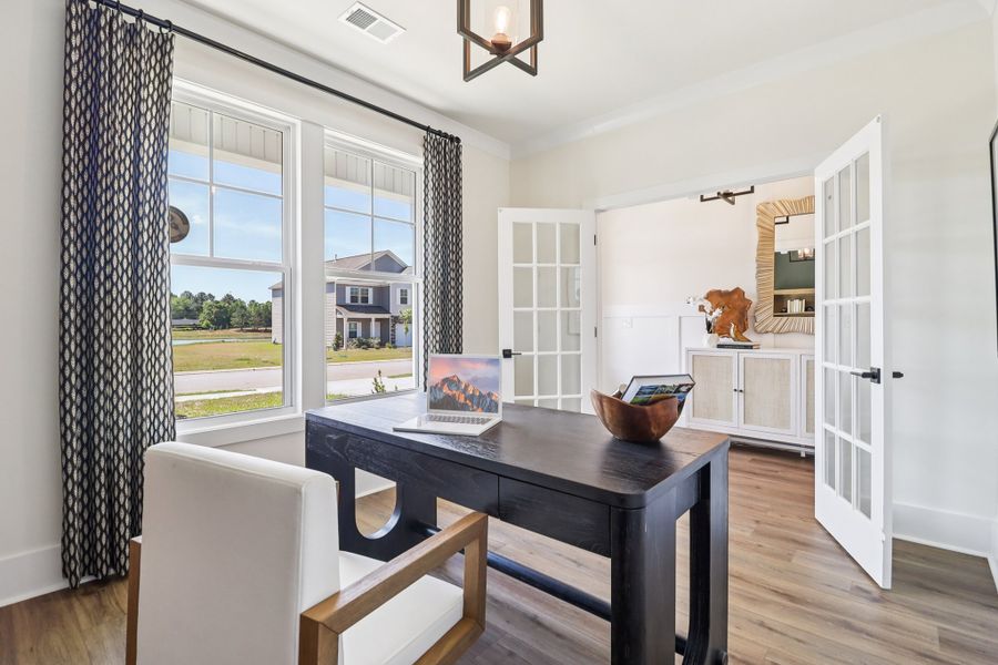 Representative furnished interior of a home built from the Bradley II by Great Southern Homes in Sedona, Greenville (Image 126).