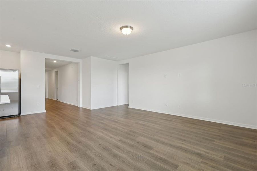 Spacious, unfurnished interior of a new home in The Reserve at Twin Lakes, St. Cloud (Image 29).
