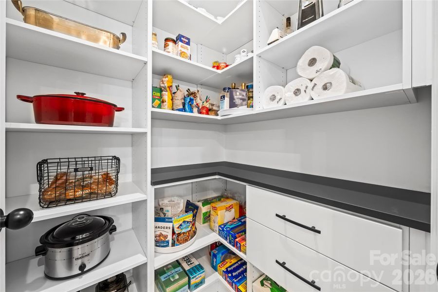 Custom walk-in pantry by Impeccable Closets Custom walk-in pantry by Impeccable Closets