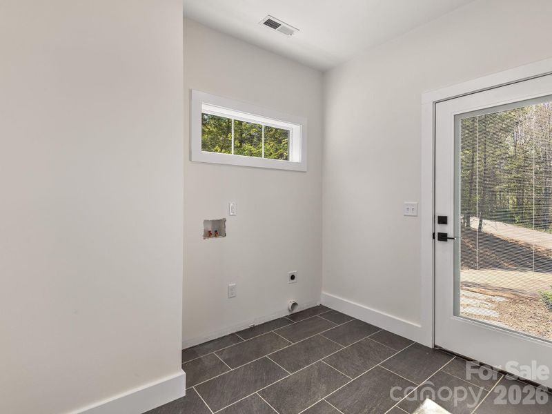 Spacious, unfurnished interior of a new home in , Weaverville (Image 26).