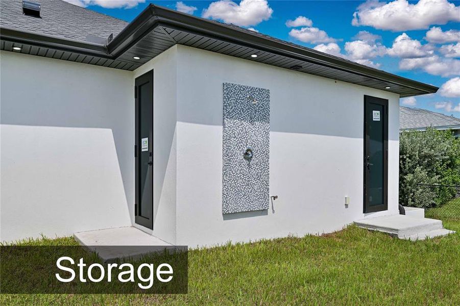 Exterior details and patio area of a home in , Cape Coral (Image 4). Exterior details and patio area of a home in , Cape Coral (Image 4).