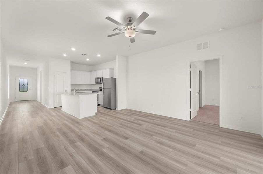 Spacious, unfurnished interior of a new home in Gum Lake Preserve, Lake Alfred (Image 15).