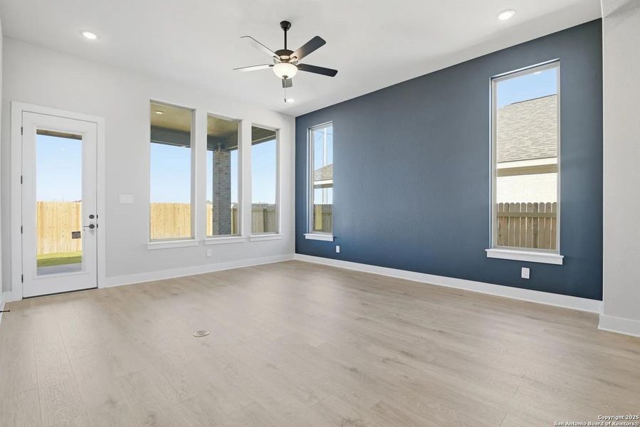 Spacious, unfurnished interior of a new home in Haby Hill 50s, San Antonio (Image 46). Spacious, unfurnished interior of a new home in Haby Hill 50s, San Antonio (Image 46).