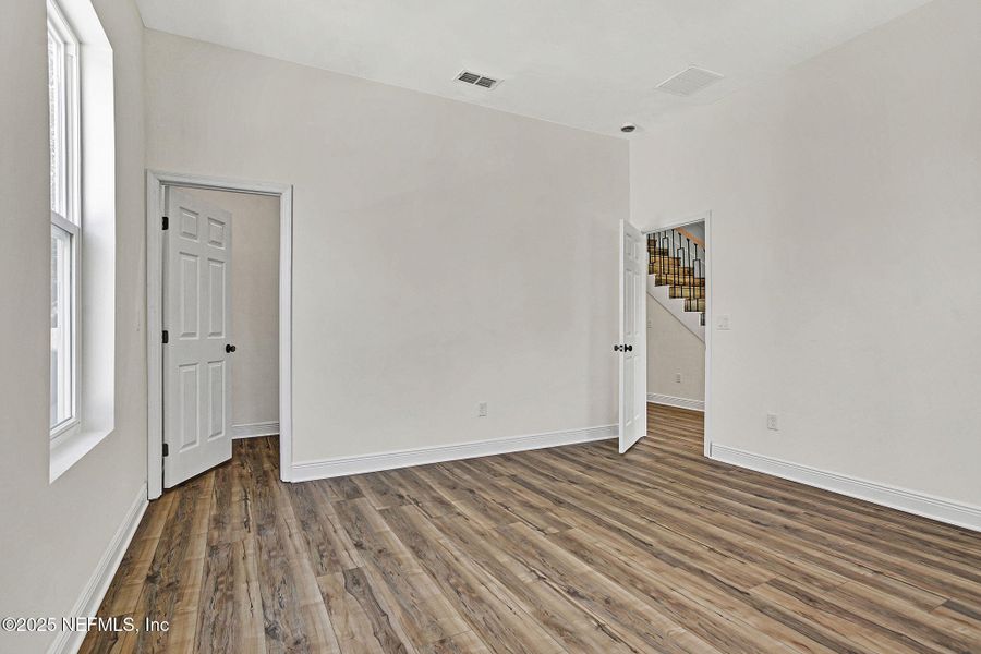 Spacious, unfurnished interior of a new home in , Jacksonville (Image 14).