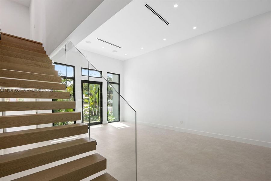 Spacious, unfurnished interior of a new home in , Miami (Image 28).