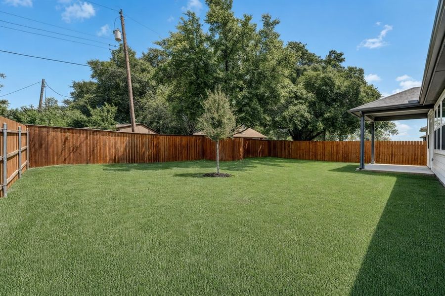 Exterior details and patio area of a home in Lisso, Pflugerville (Image 21).