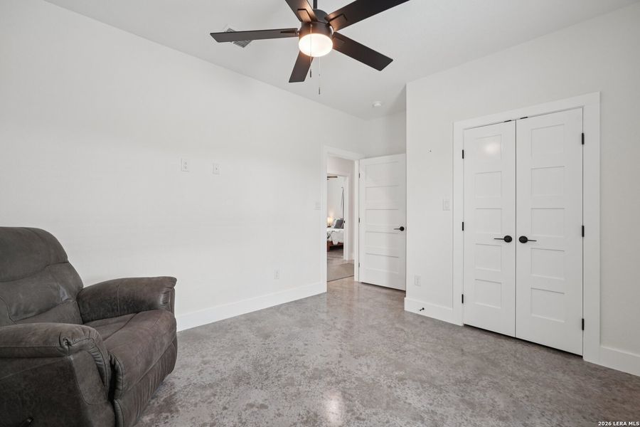 Spacious, unfurnished interior of a new home in , La Vernia (Image 21).