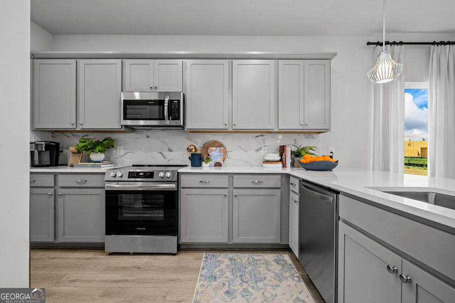 Furnished interior view inside a new home in Cobblestone Crossing Commons, Warner Robins (Image 10).